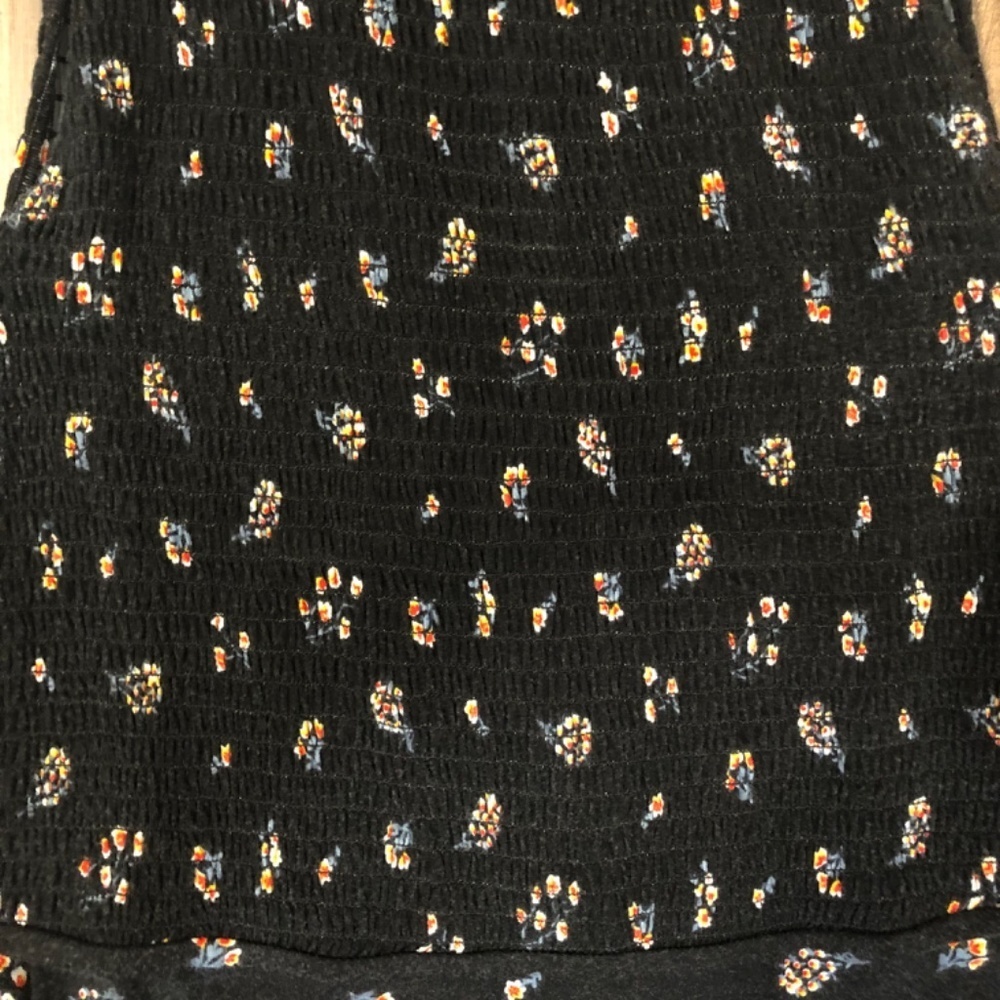 Ann Taylor Loft black and floral dress with smocked fitted bodice size 2 - Picture 3 of 4